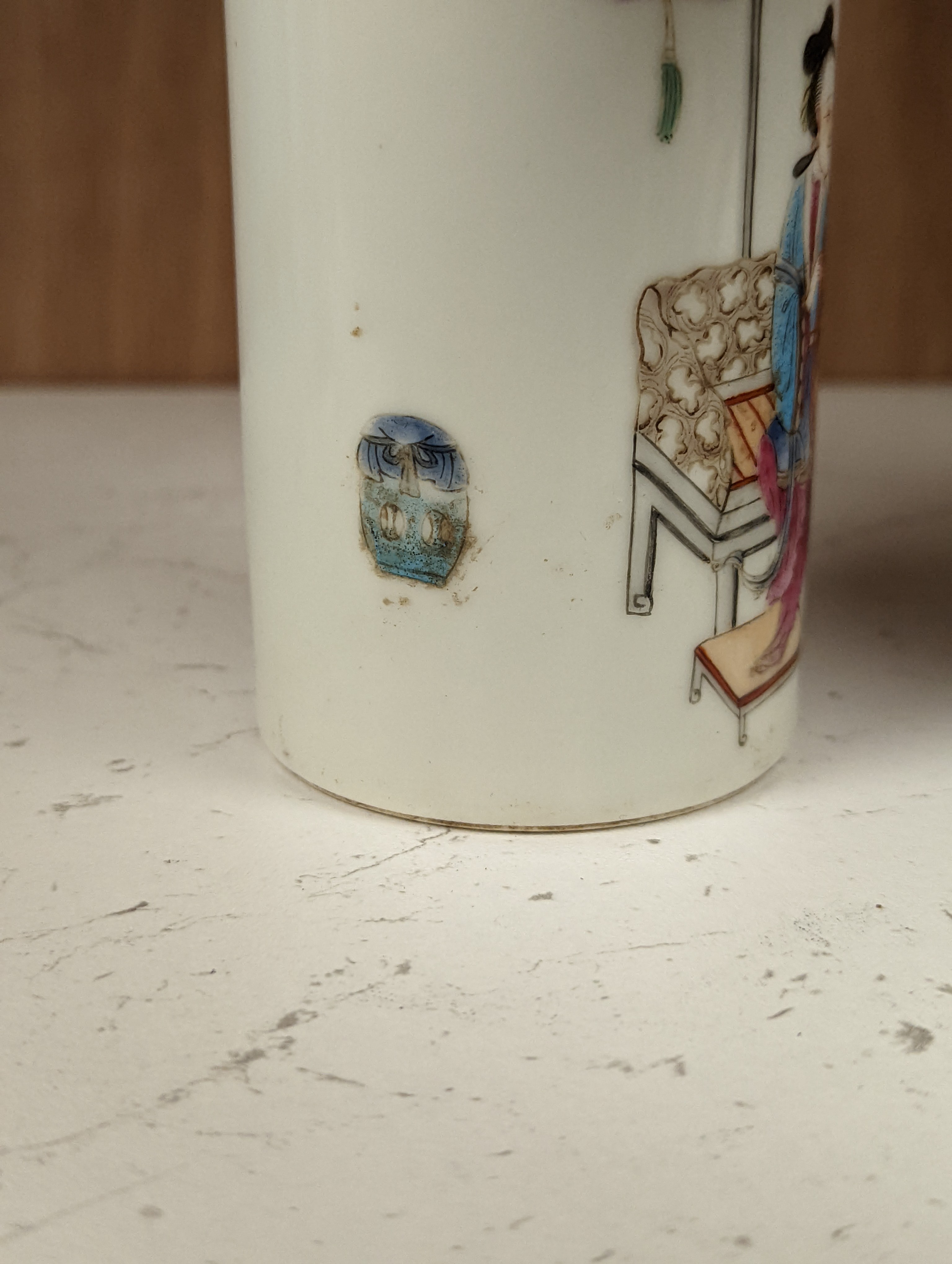 A Chinese famille rose brushpot - 11cm high